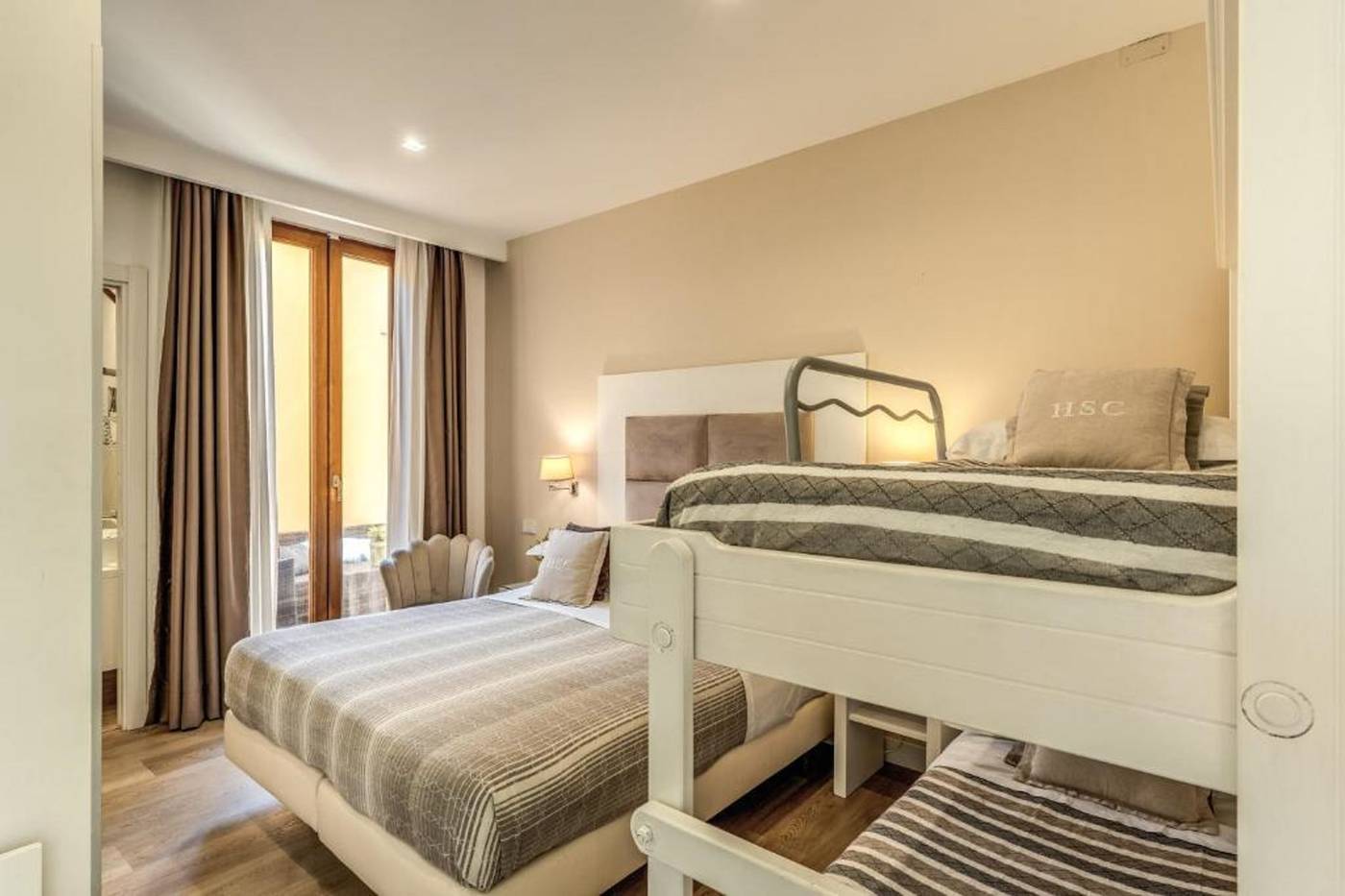 Sorrento-City-Room-44