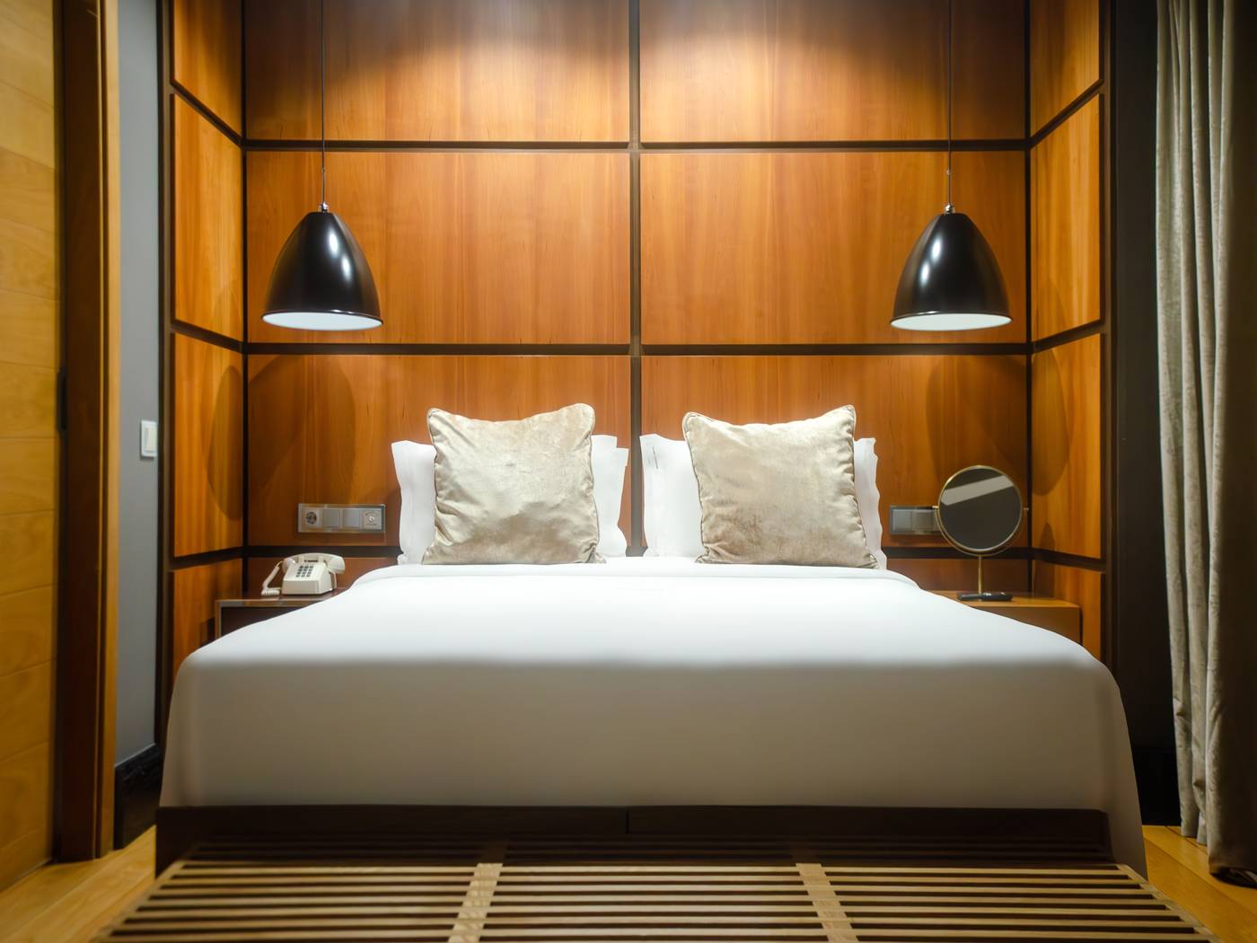 Browns-Downtown-Hotel-Room-25