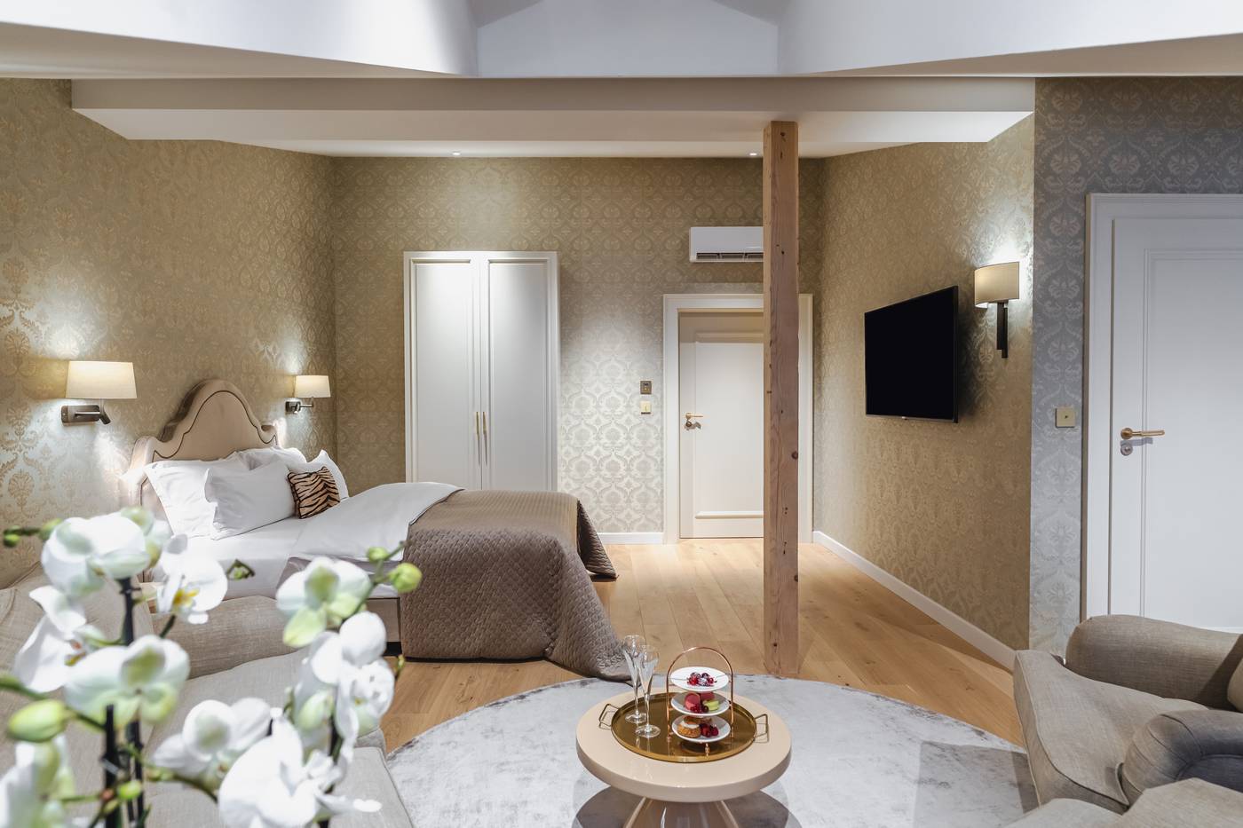 Hotel-Unicus-Palace-Old-Town---Destigo-Hotels-Room-41