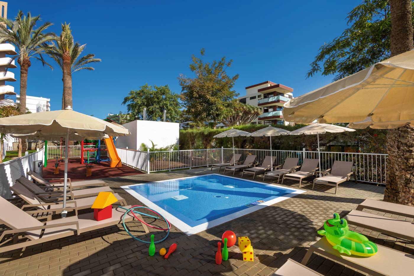 Riu-Palmeras-Pool-12