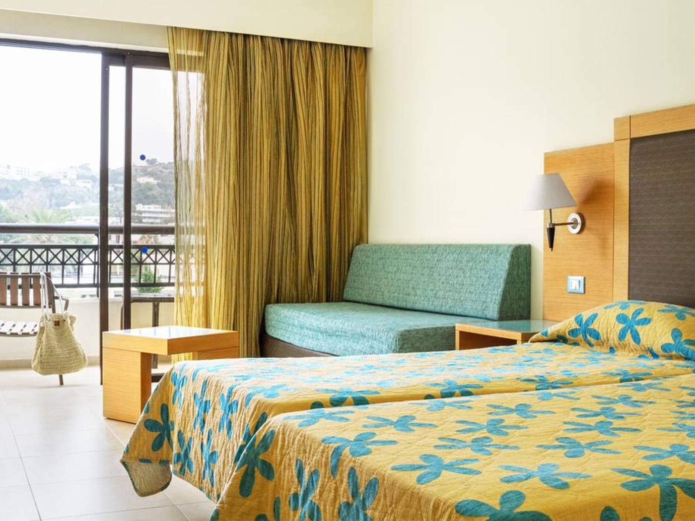 Sol-Cosmopolitan-Rhodes-Room-32