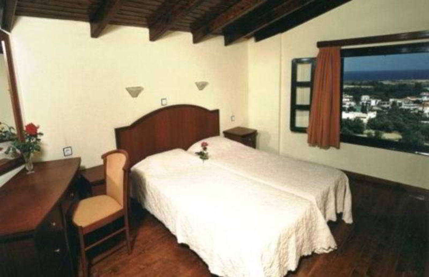 Antilia-Apartments-Room-21