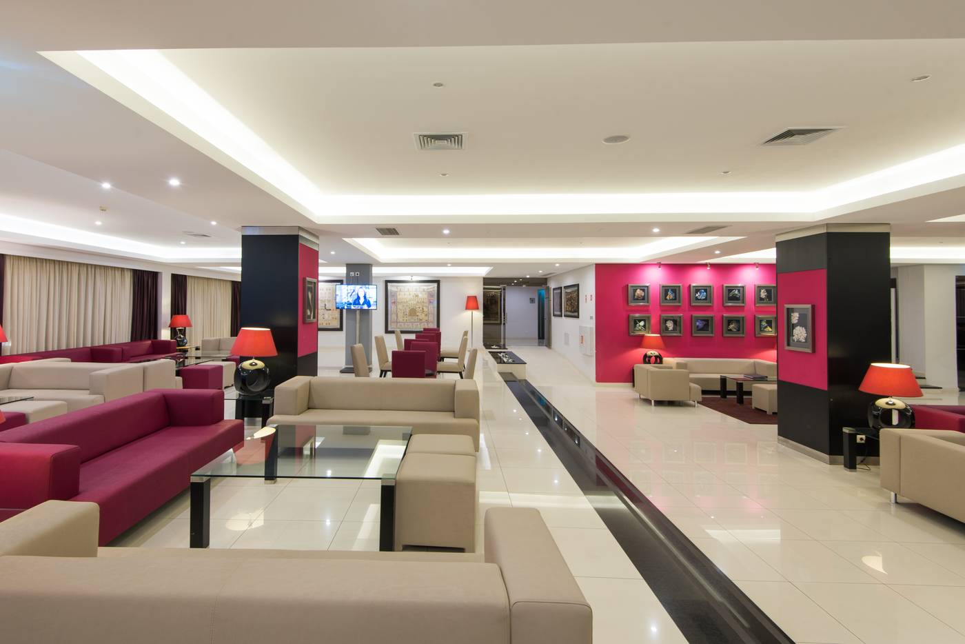 Vila-Gale-Atlantico-Lobby-37