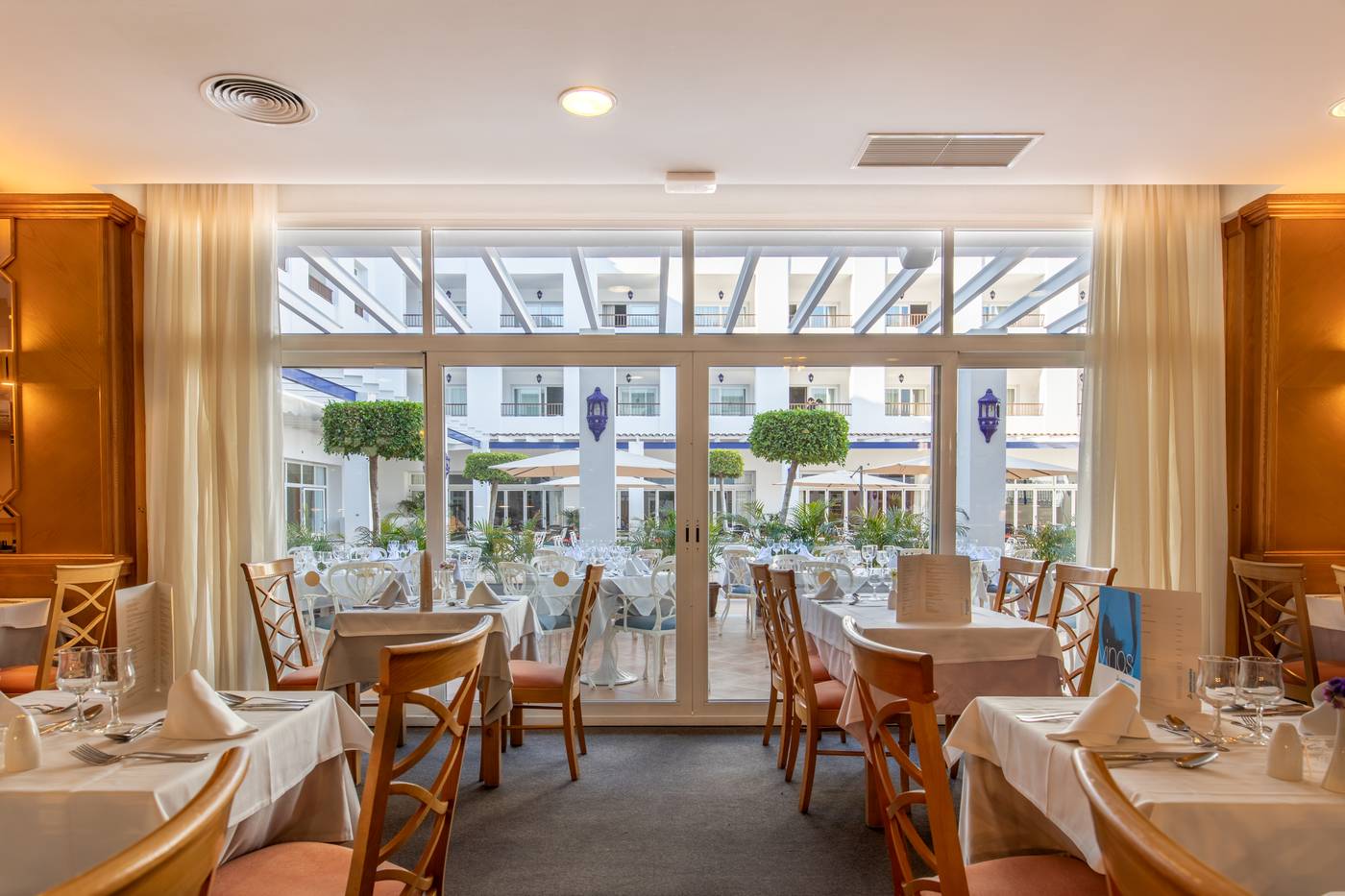 Mac-Puerto-Marina-Benalmadena-Restaurant-42