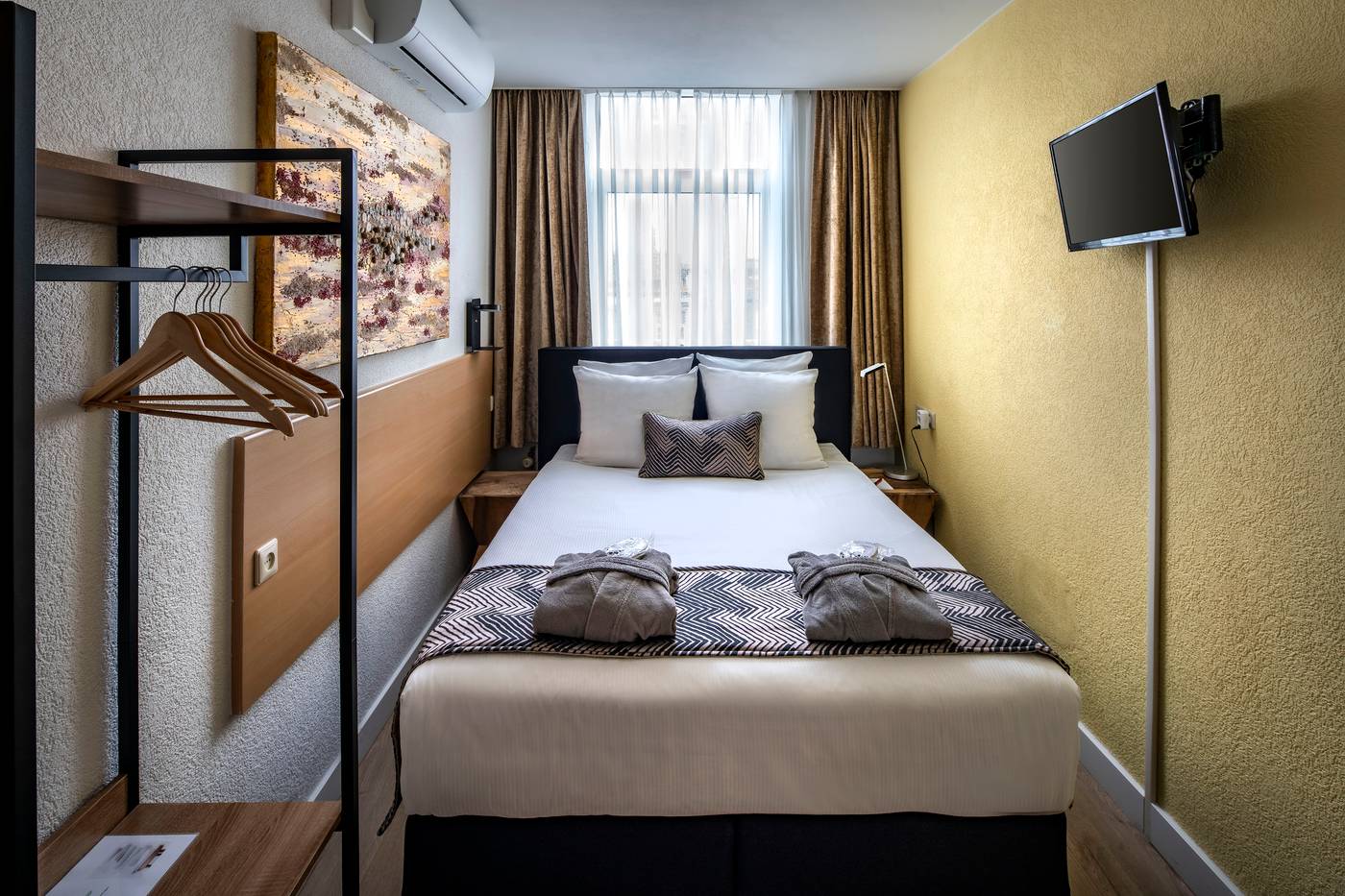 Hotel-Jupiter-Room-24