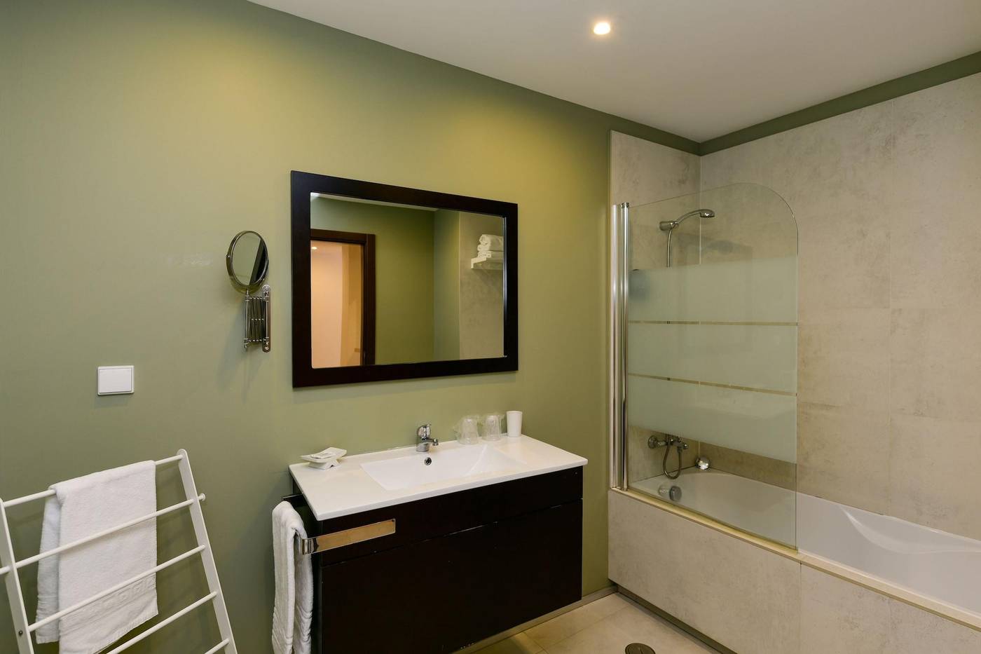 Alfama---Lisbon-Lounge-Suites-Room-80