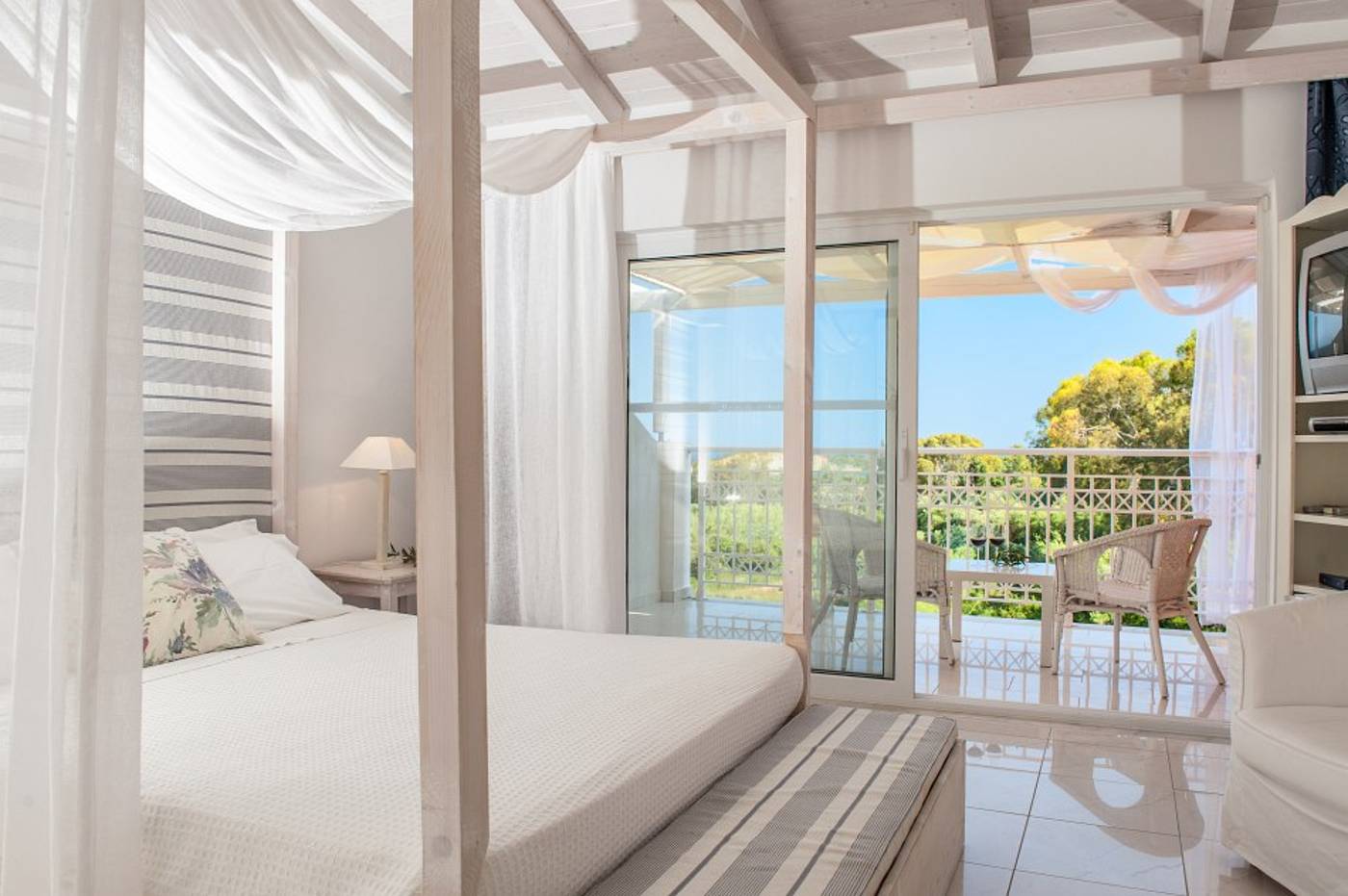 Belvedere-Gerakas-Lux--Suites-Room-9