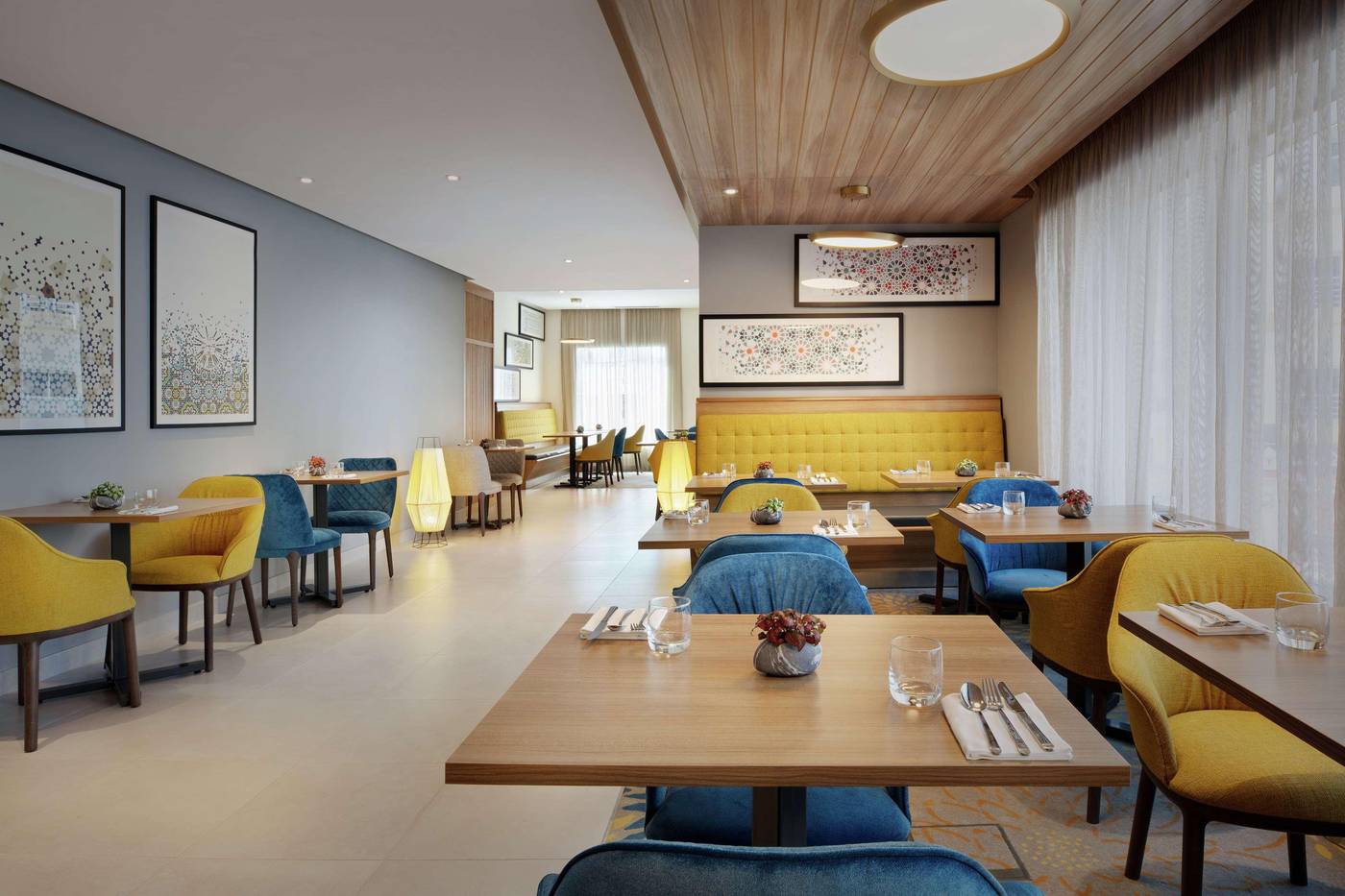 Hampton-by-Hilton-Dubai-Al-Barsha-Restaurant-16
