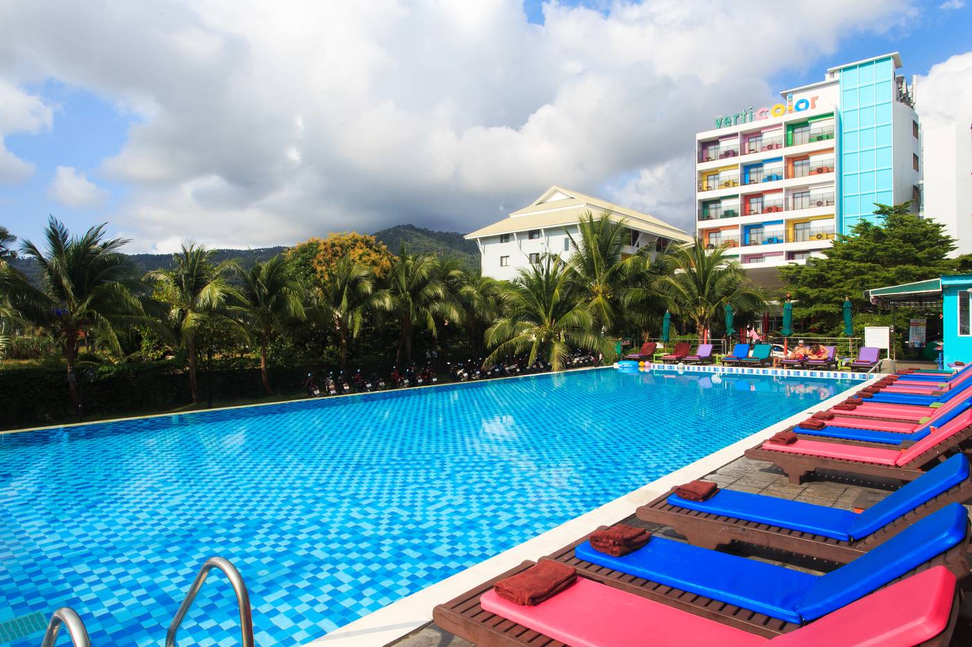 Samui-Verticolor-Pool-2