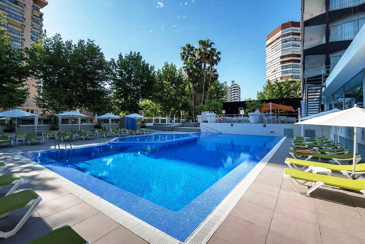 Apartamentos-Torre-Belroy-Pool-2