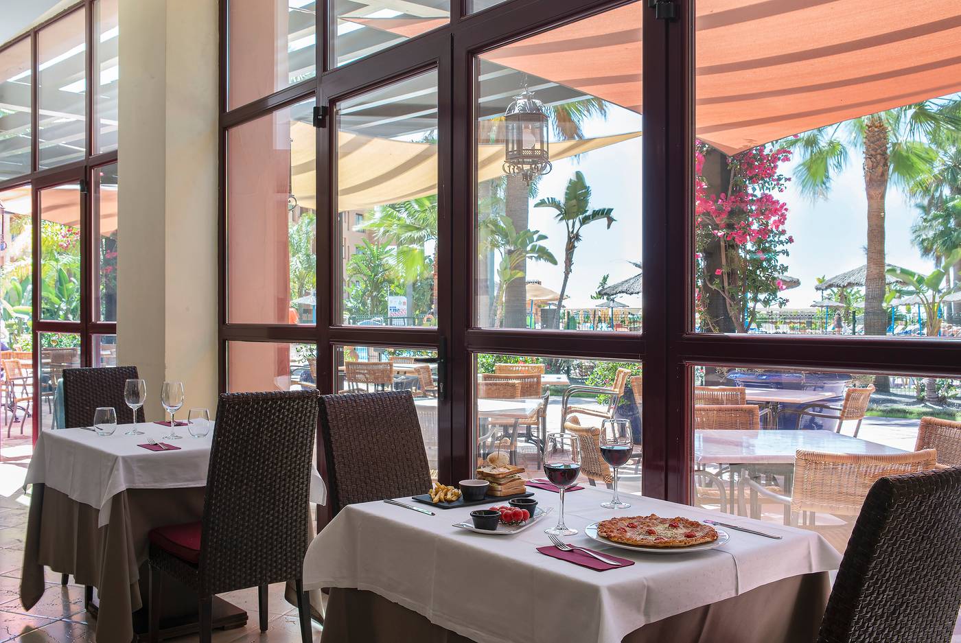 Hotel-OH-Nice-Caledonia-Restaurant-13