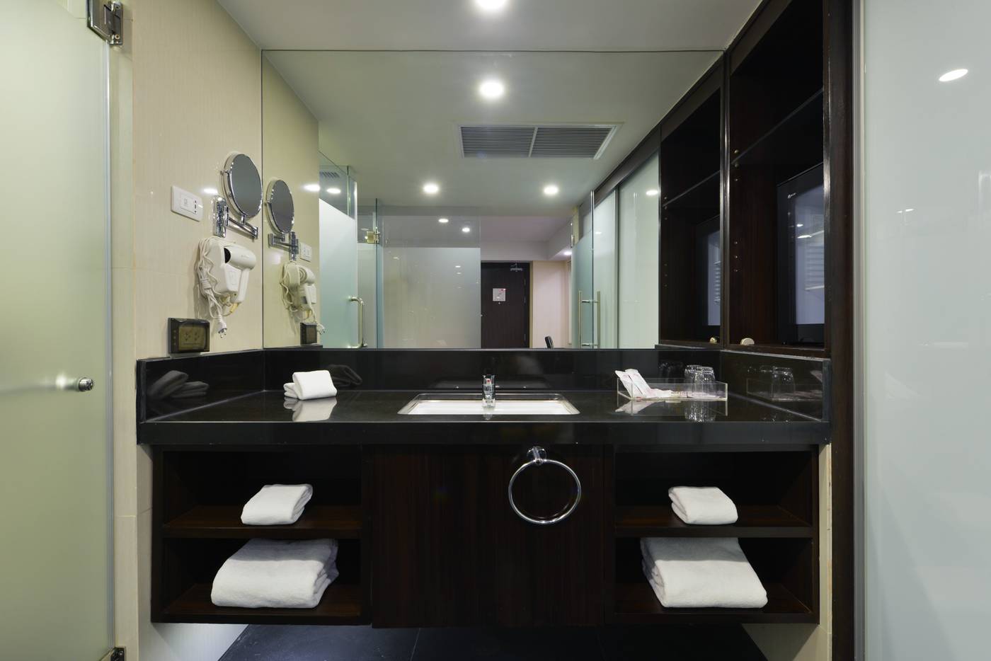 Hotel-Royal-Bangkok---Chinatown-Room-39