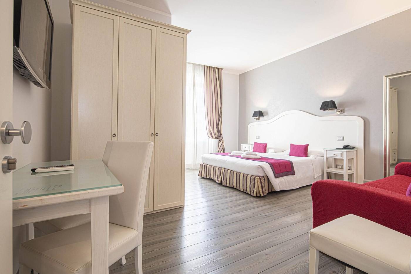 Domus-Castrense-Room-11