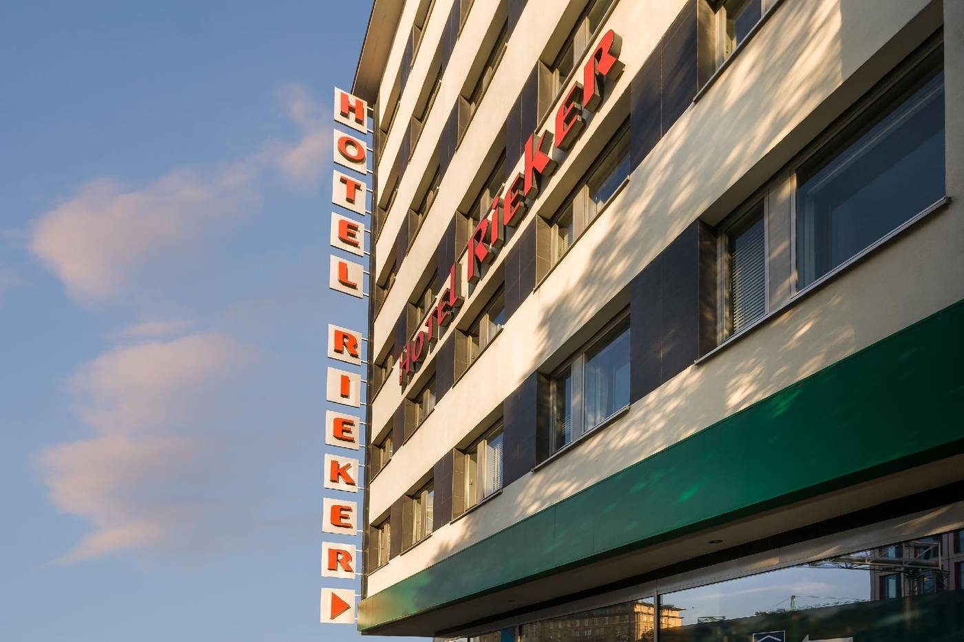 Novum Hotel Stuttgart Hauptbahnhof - Rieker-Germany-STUTTGART-General view-1