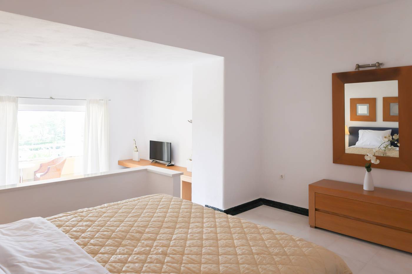 Kanapitsa-Mare-Room-30