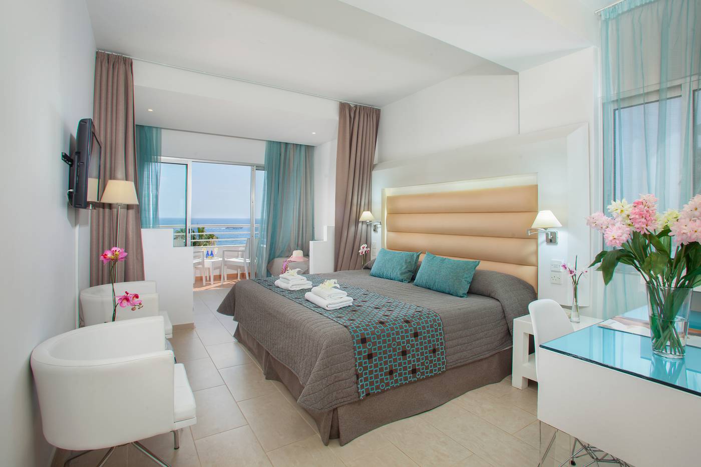 Leonardo-Cypria-Bay-Room-25