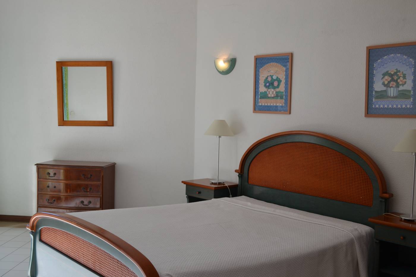 Algamar-Room-12