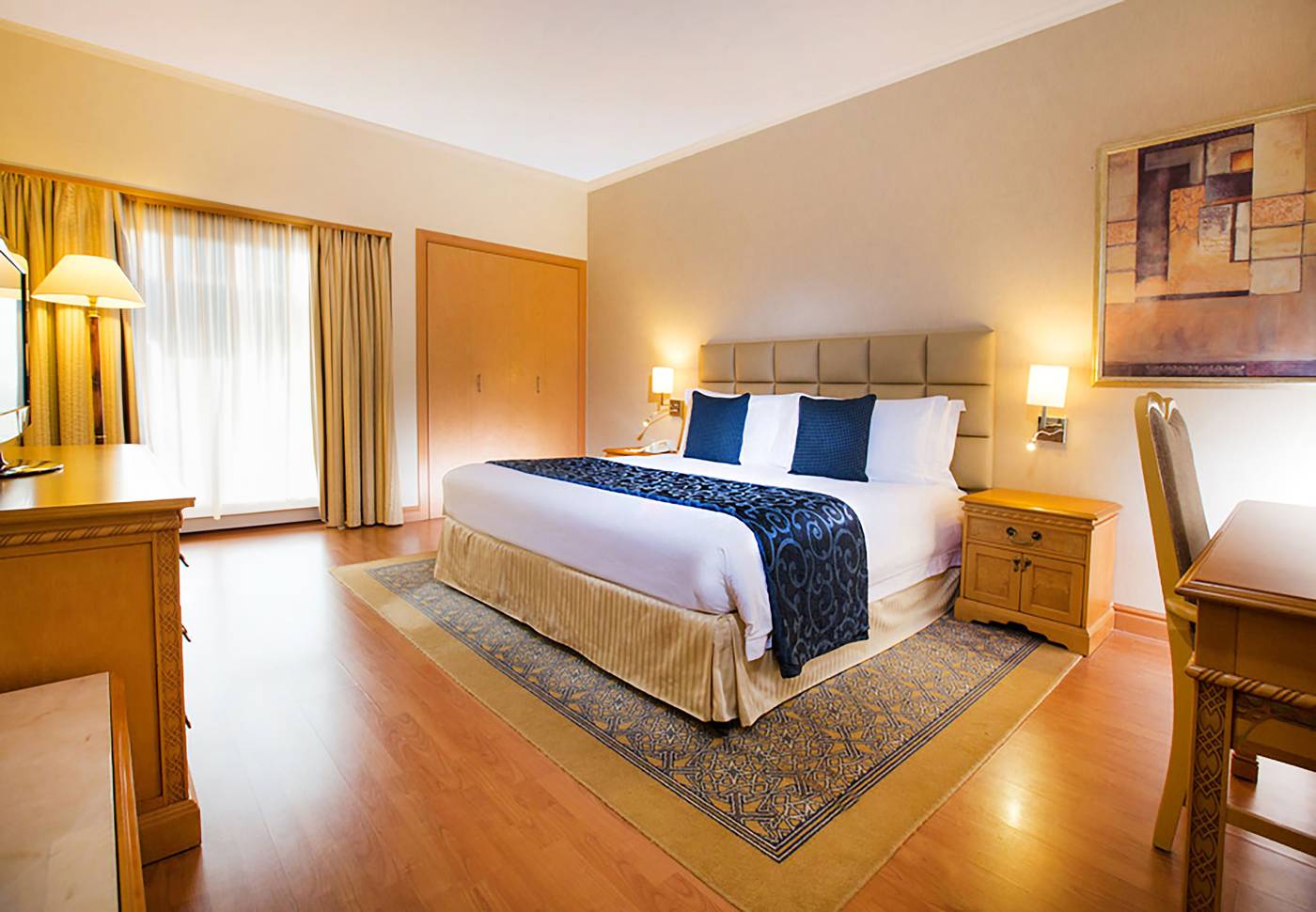 Millennium-Plaza-Downtown-Hotel-Room-18