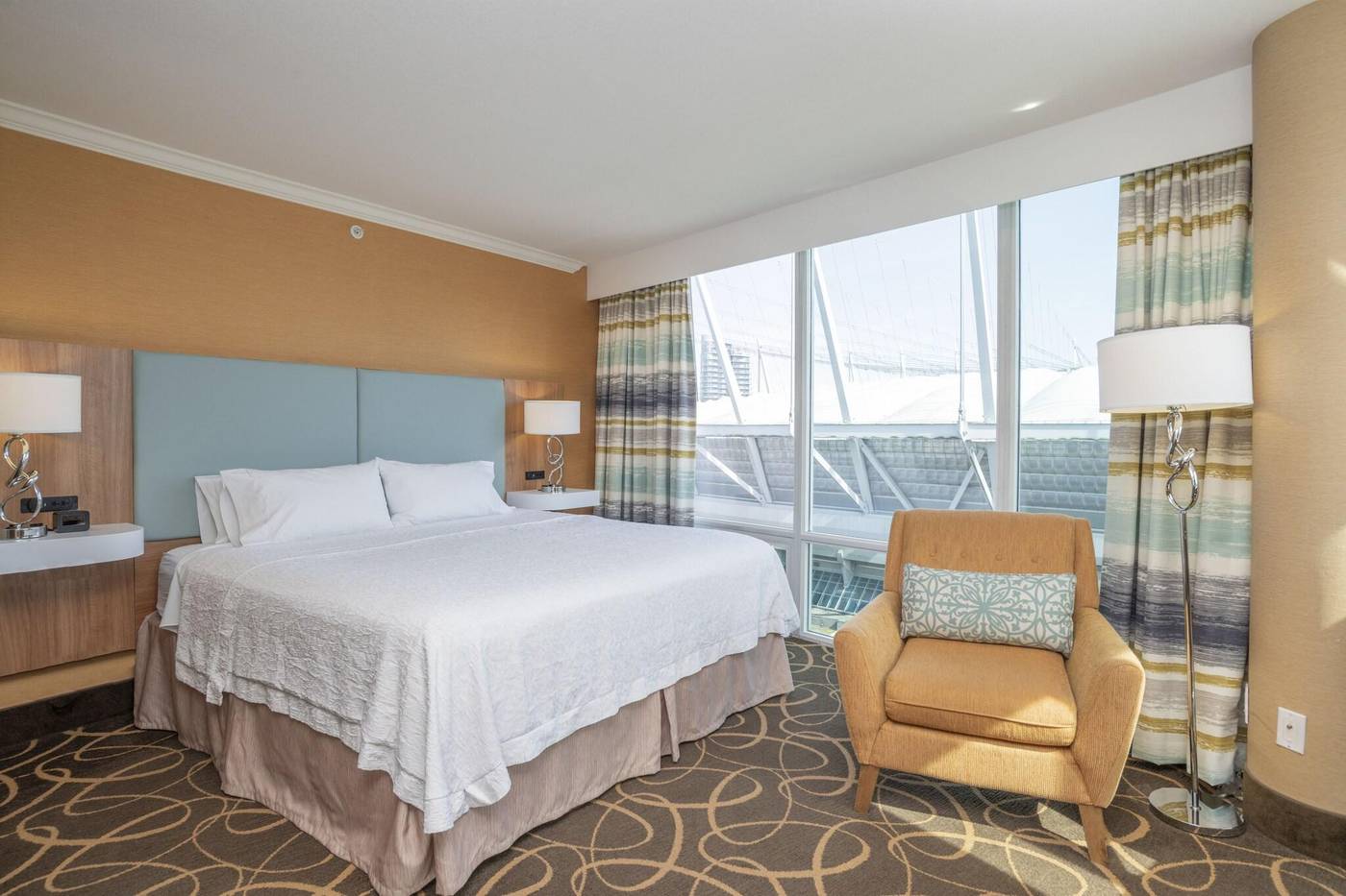 Hampton-Inn---Suites-By-Hilton-Vancouver-Downtown-Room-27