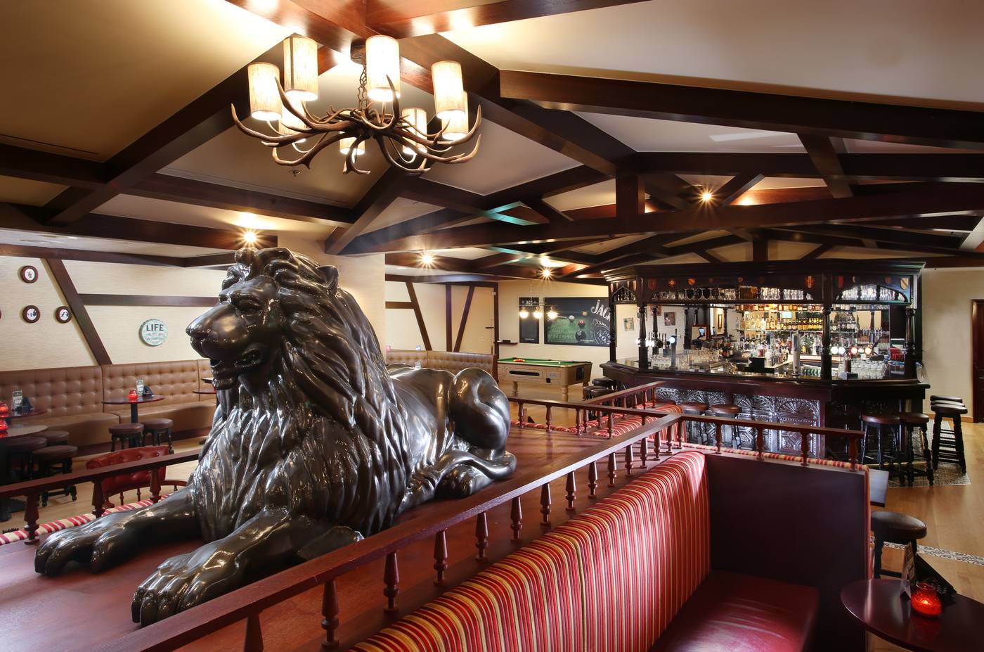 Metropolitan-Hotel-on-Sheikh-Zayed-Road-Dubai-Bar-60