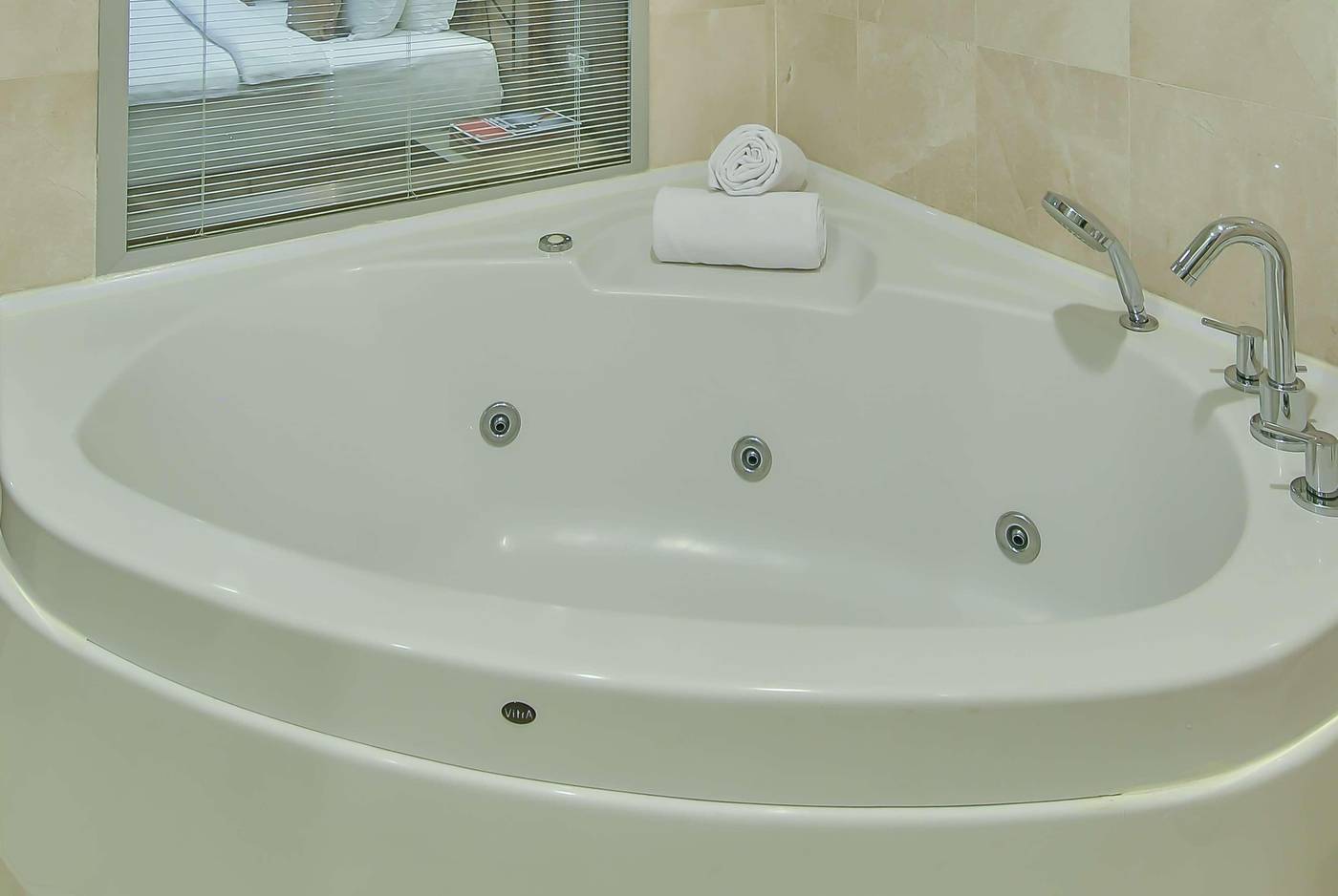 Ramada-Istanbul-Taksim-Room-27