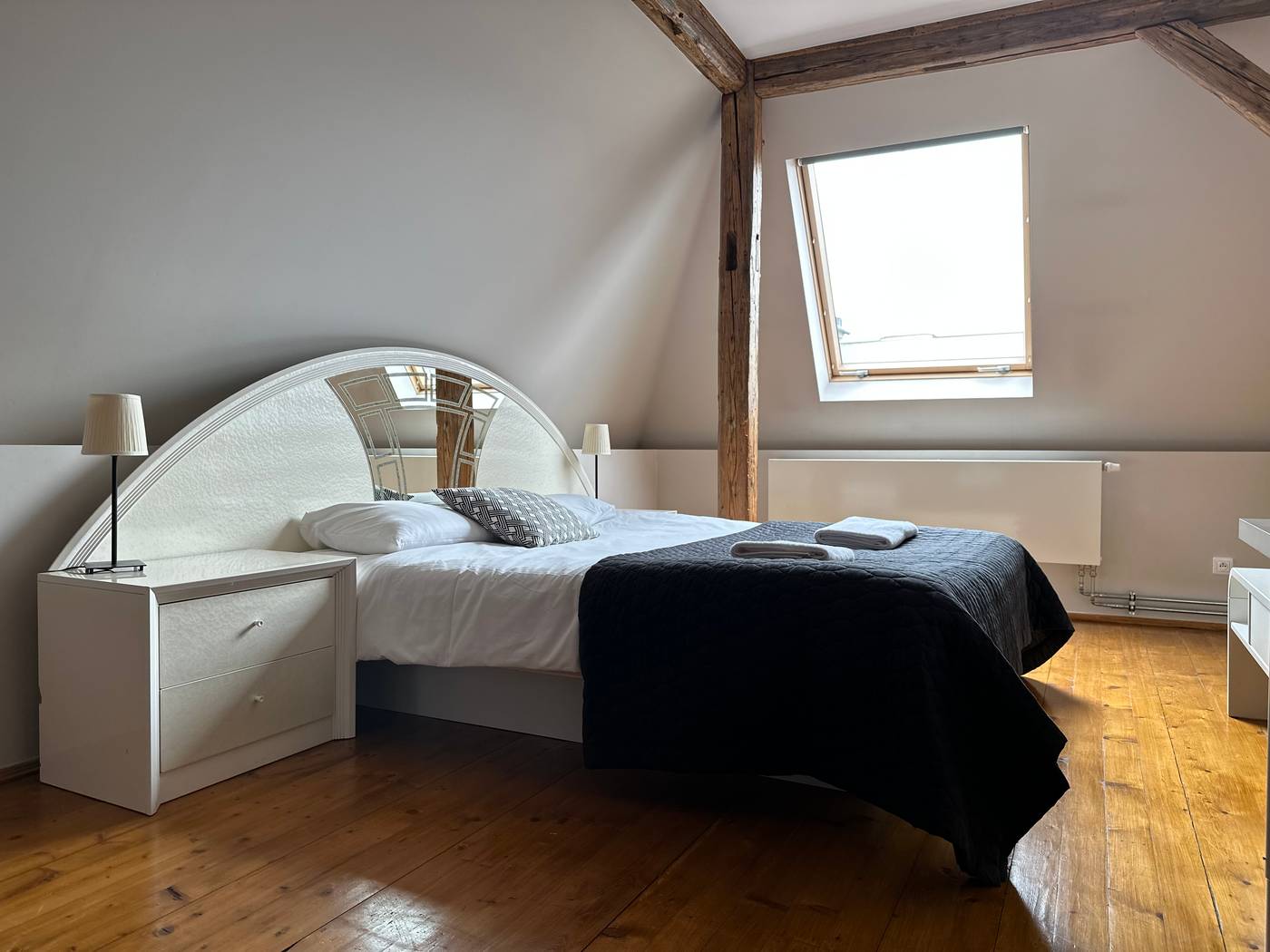 The-Spiski-Palace-Apartments-Room-28