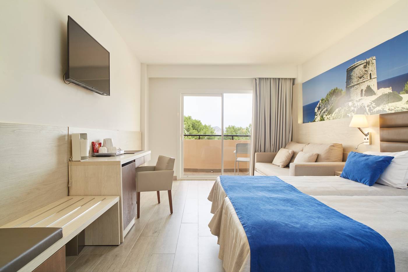 Invisa-Figueral-Resort---Cala-Blanca-Room-17