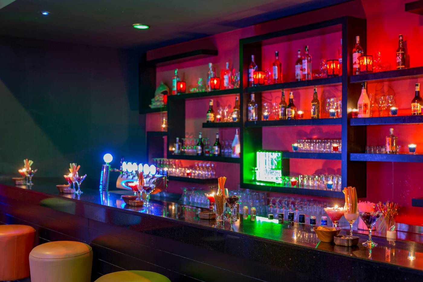 Royal-Dragon-Hotel-Bar-66