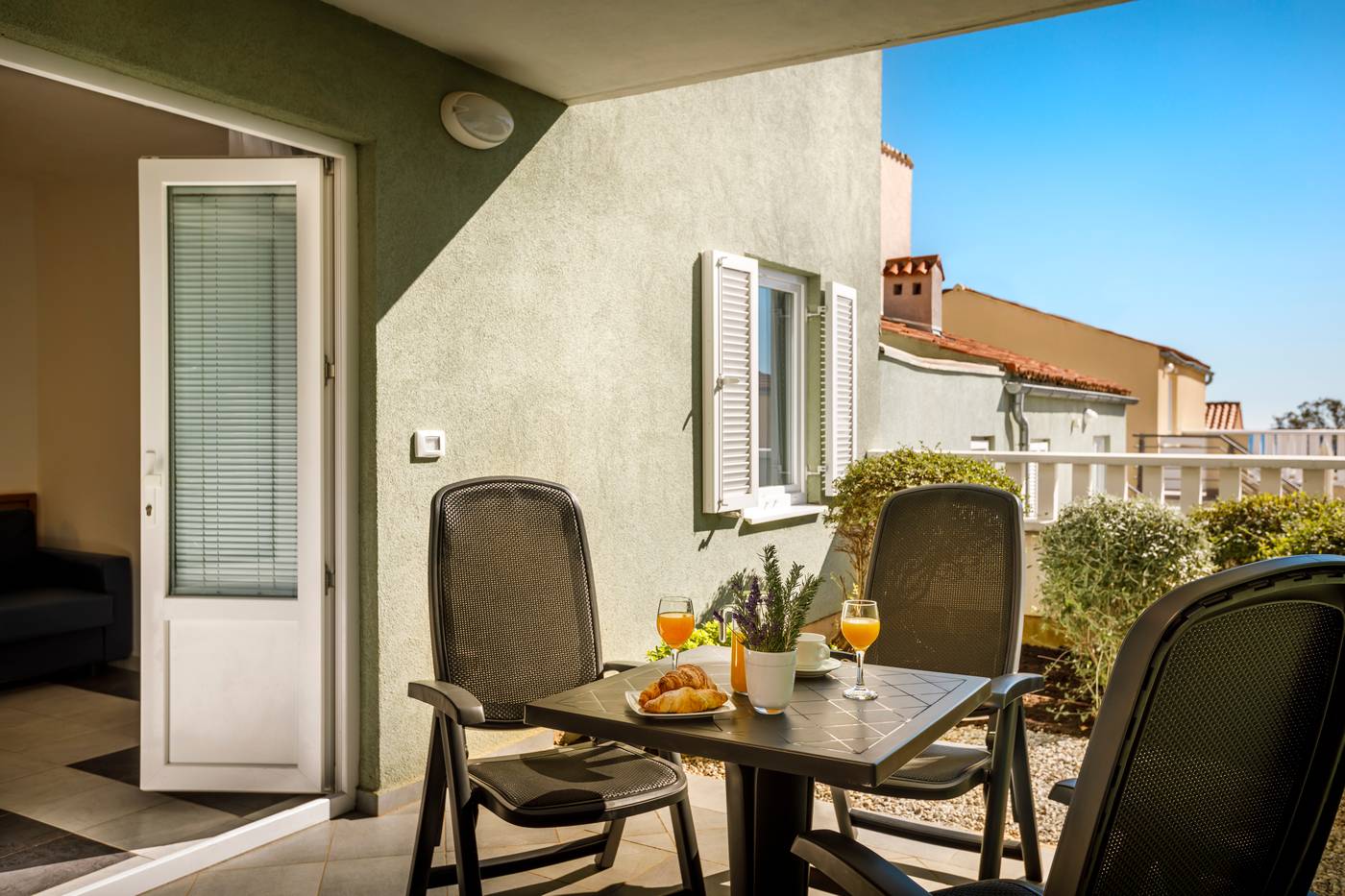 Maistra-Select-Amarin-Resort-Room-12