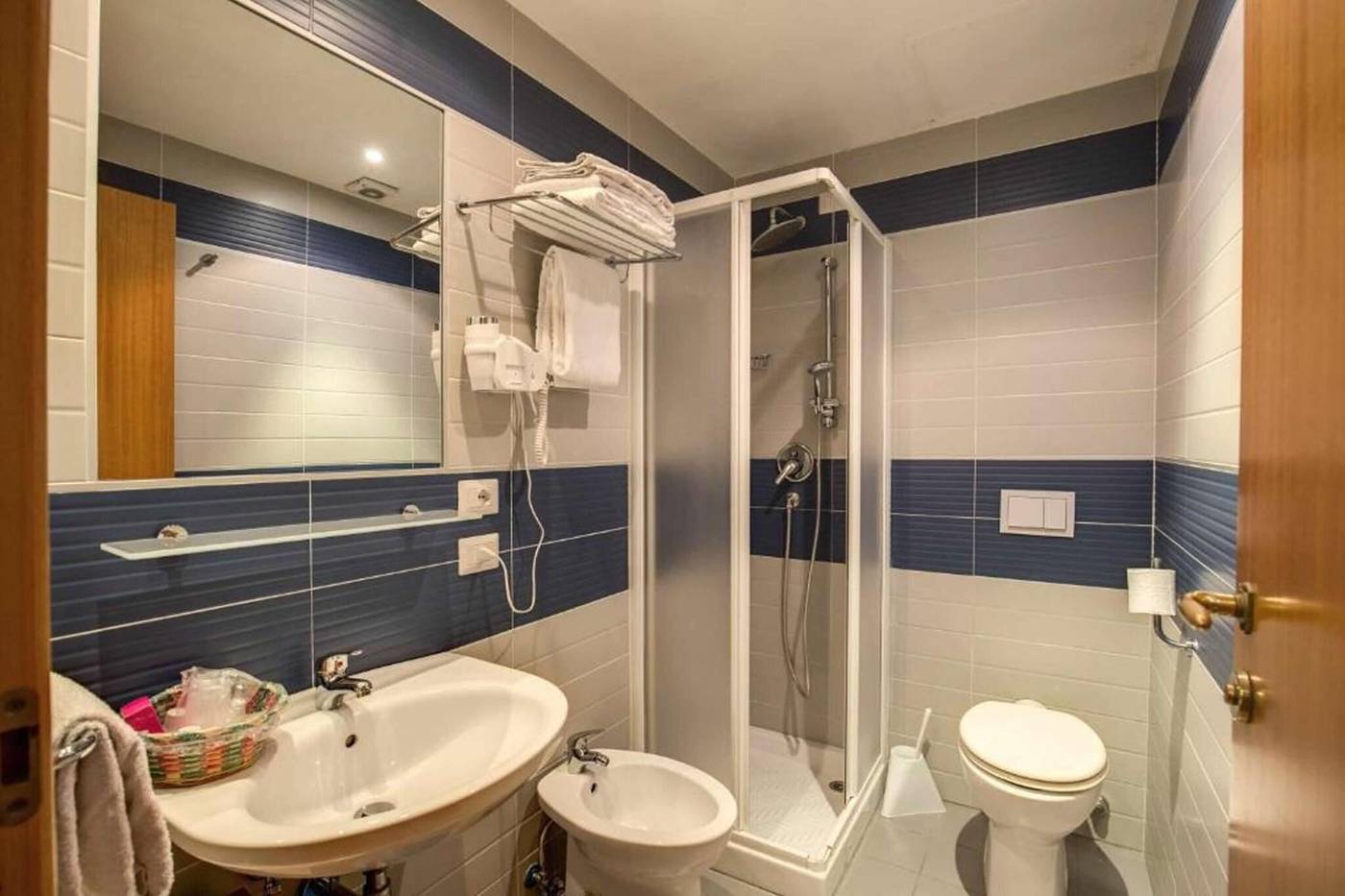 Hotel-San-Remo-Room-38