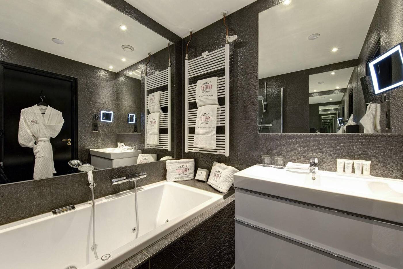 The-Pavilions-Amsterdam--The-Toren-Room-26