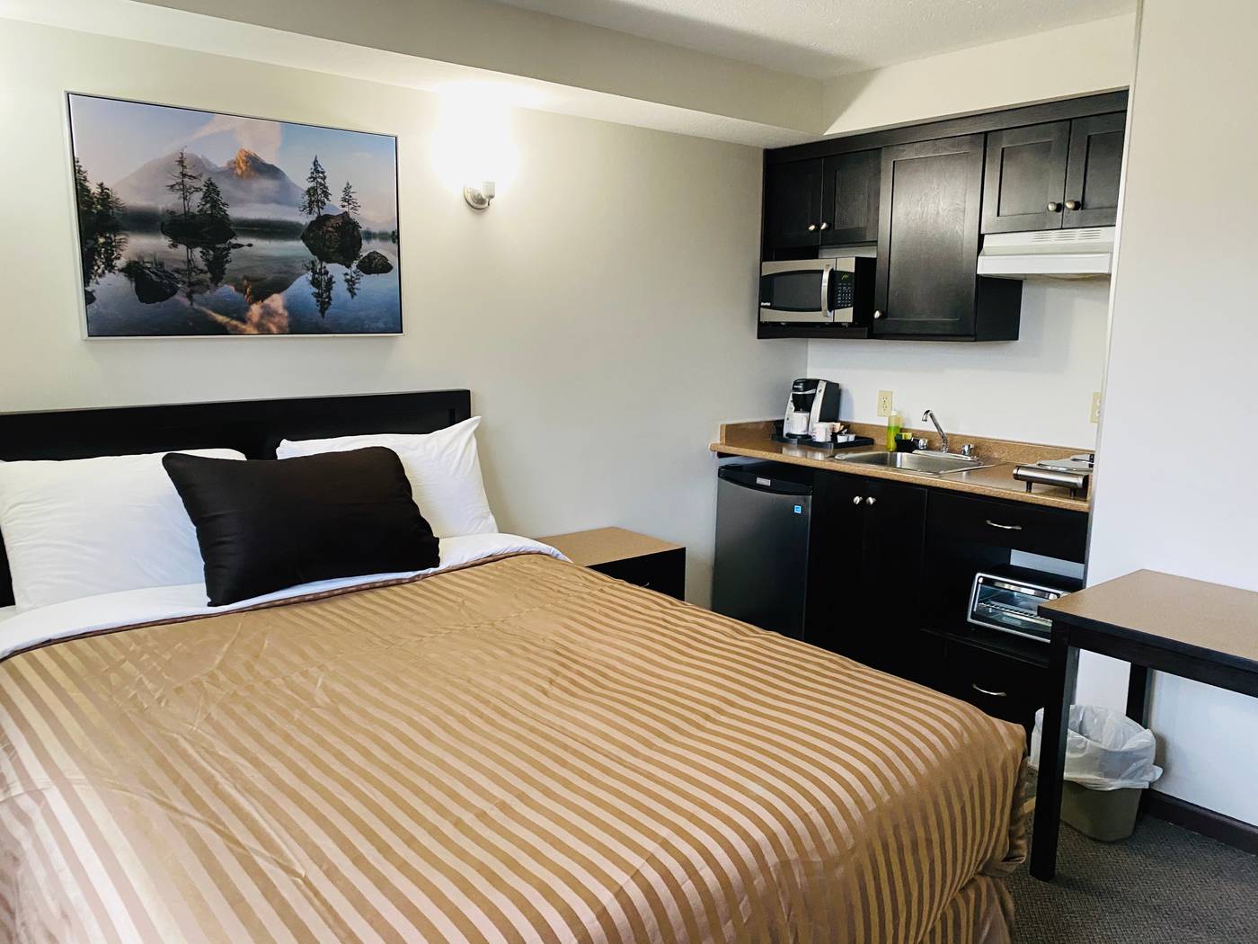 Happy-Day-Inn-Room-10