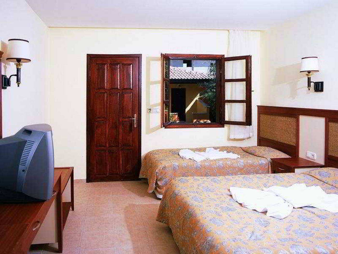 Ozlem-Garden-Room-21