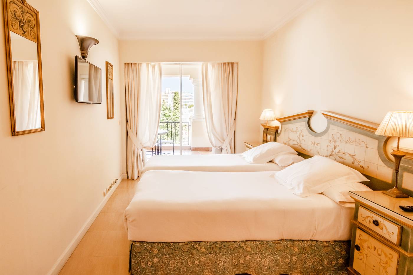 Guadalpin-Suit-Room-23