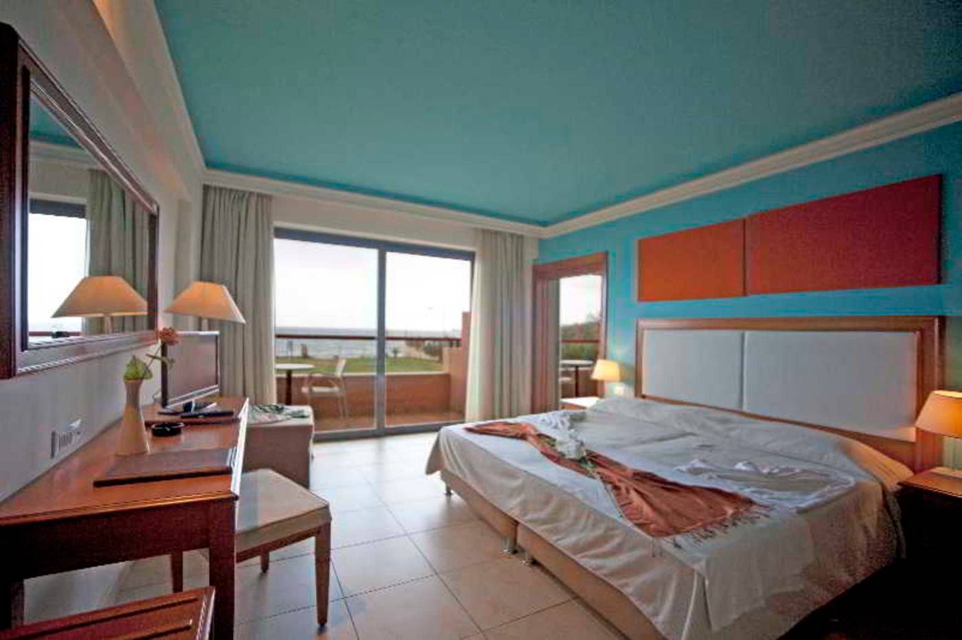 Kiani-Beach-Resort-Room-32