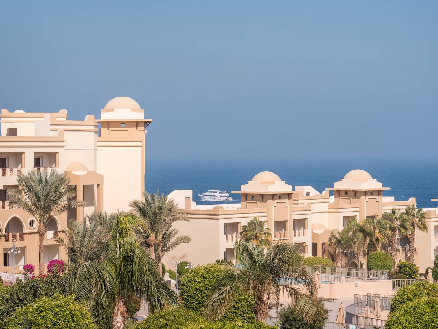 Serenity-Makadi-Beach-General-view-10