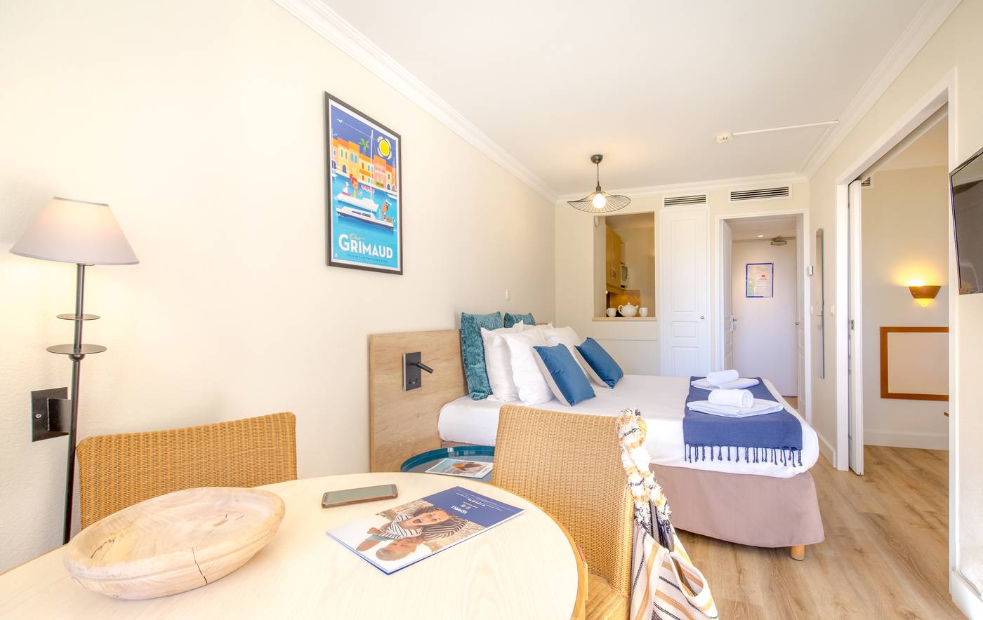 SOWELL-Family-Port-Grimaud-Room-11