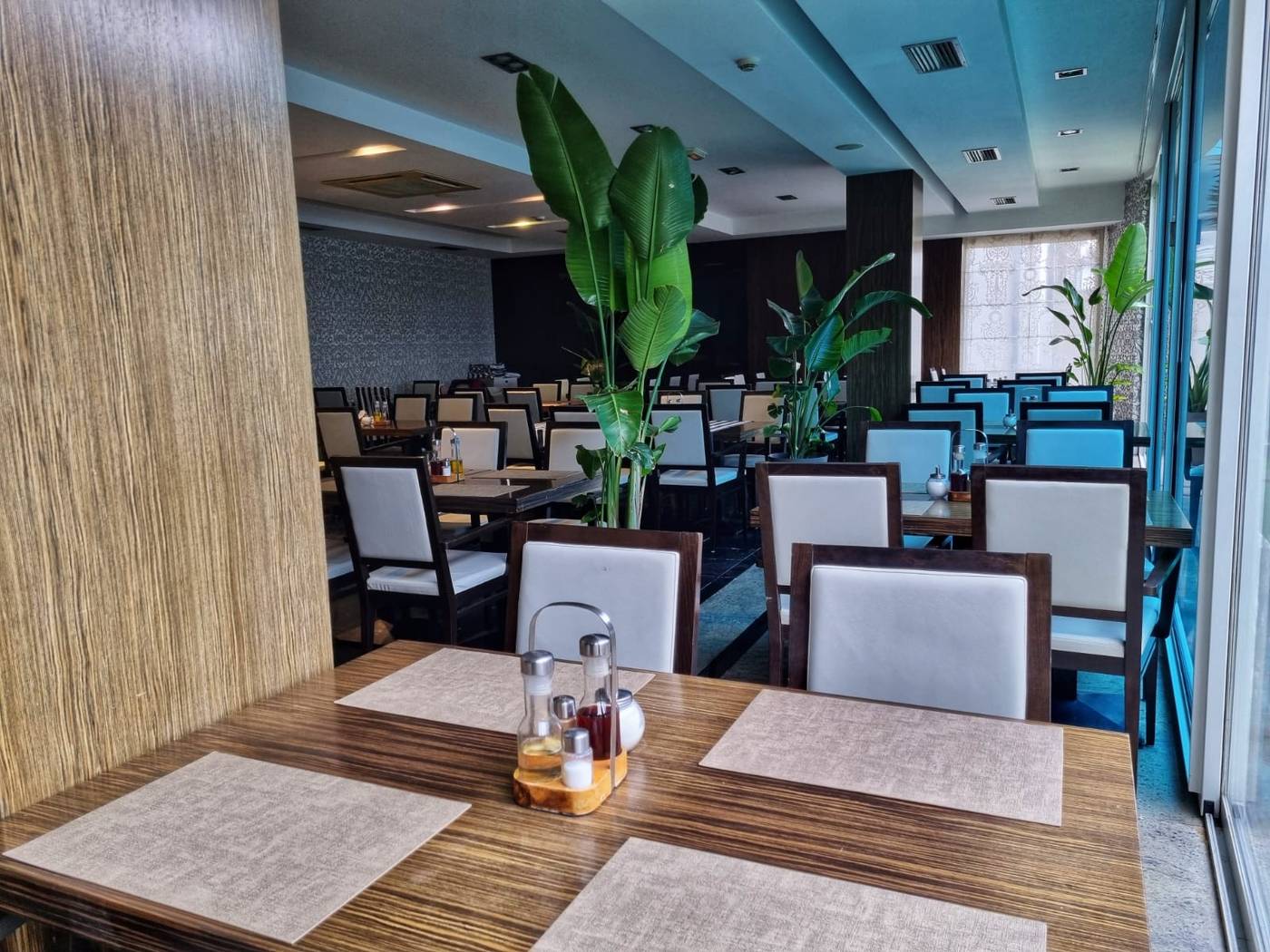 Gala-Split-Restaurant-30