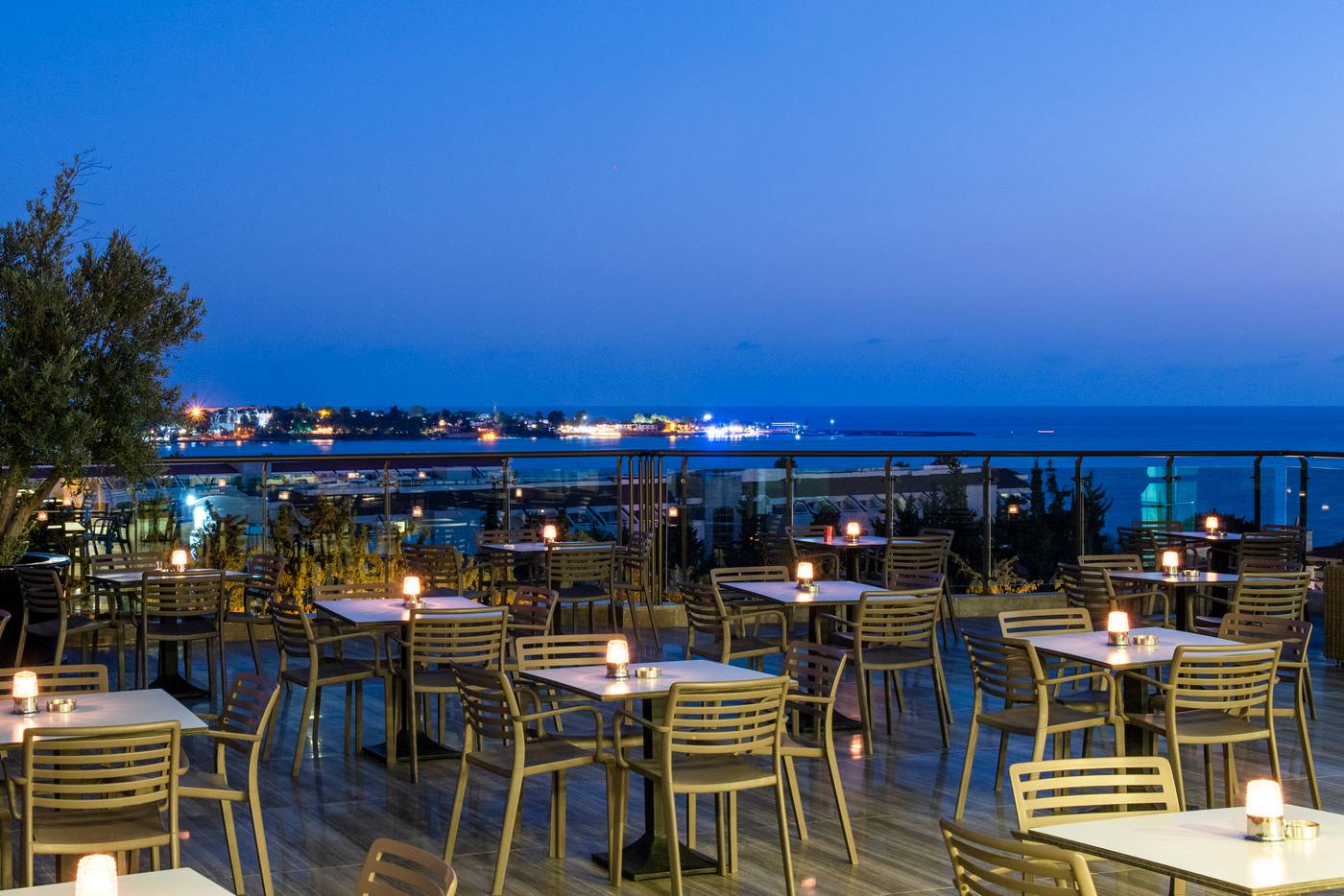 Side-Star-Elegance-Terrace-67