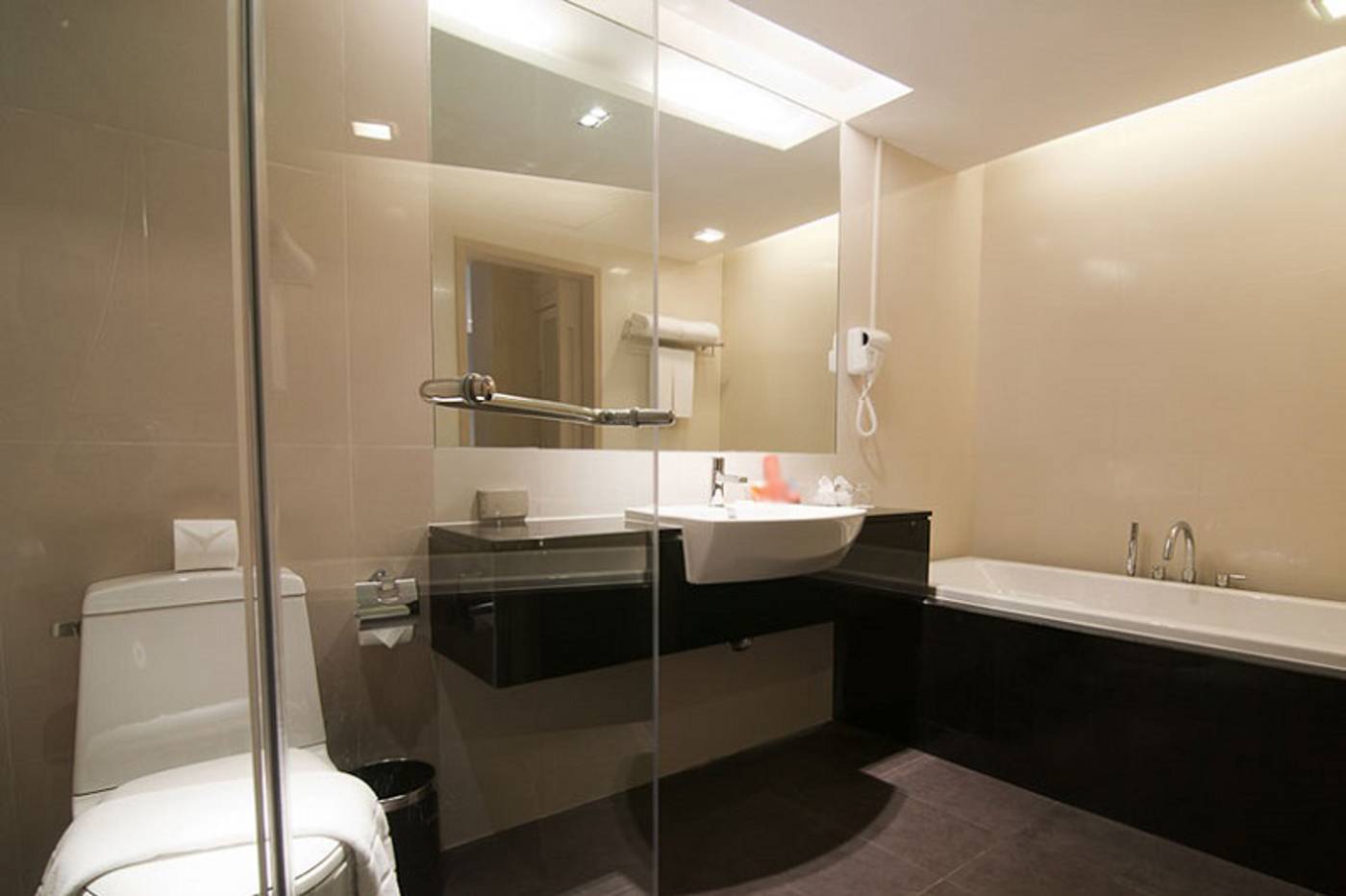 The-Ashlee-Heights-Patong-Room-15