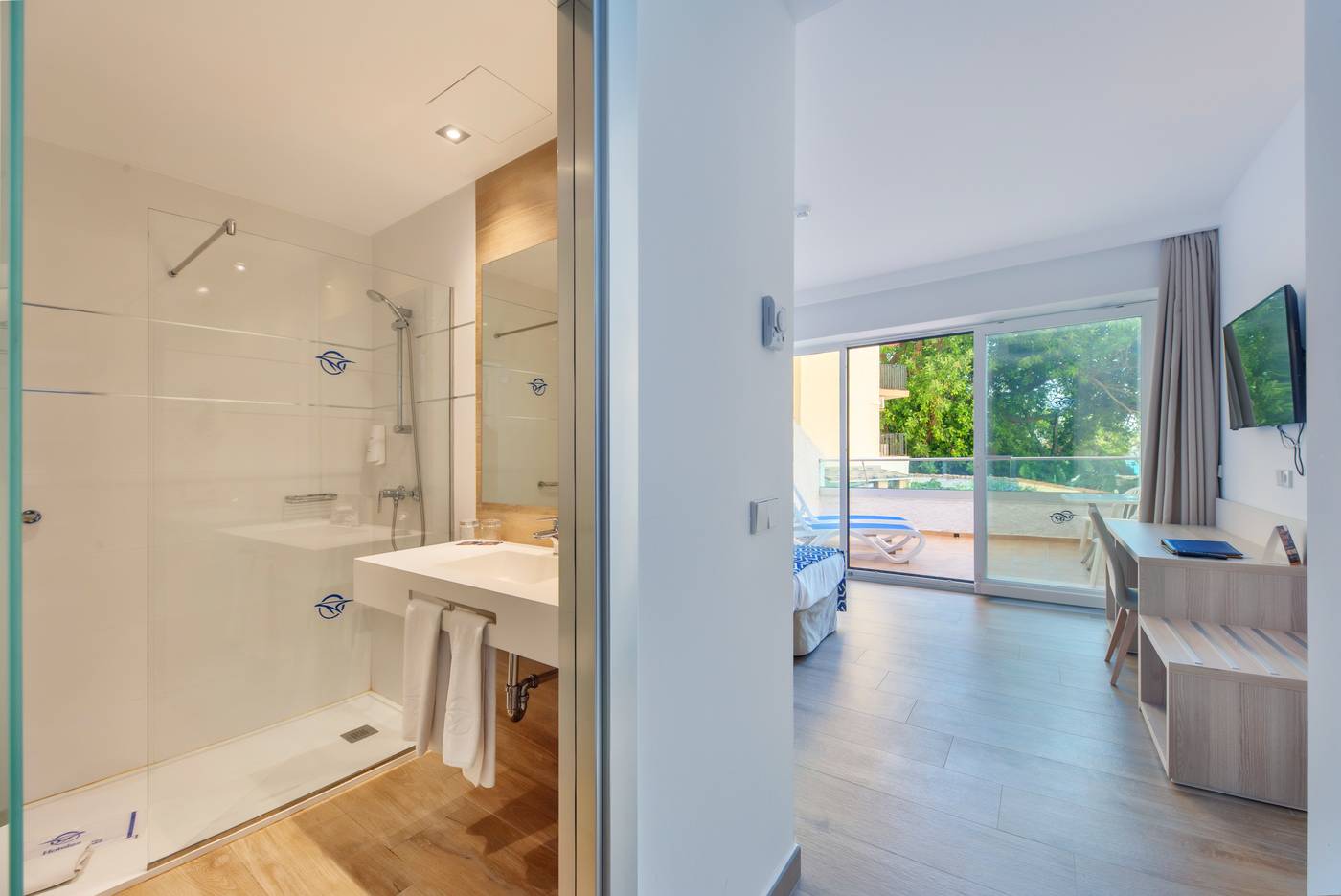 Globales-Gardenia-Room-21