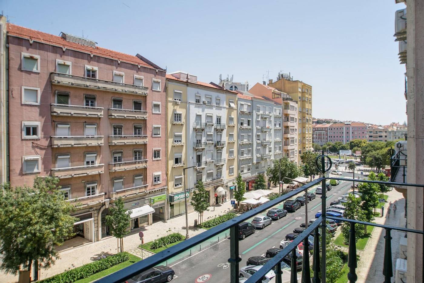 Home-Out-Rooms---Apartments-Room-12