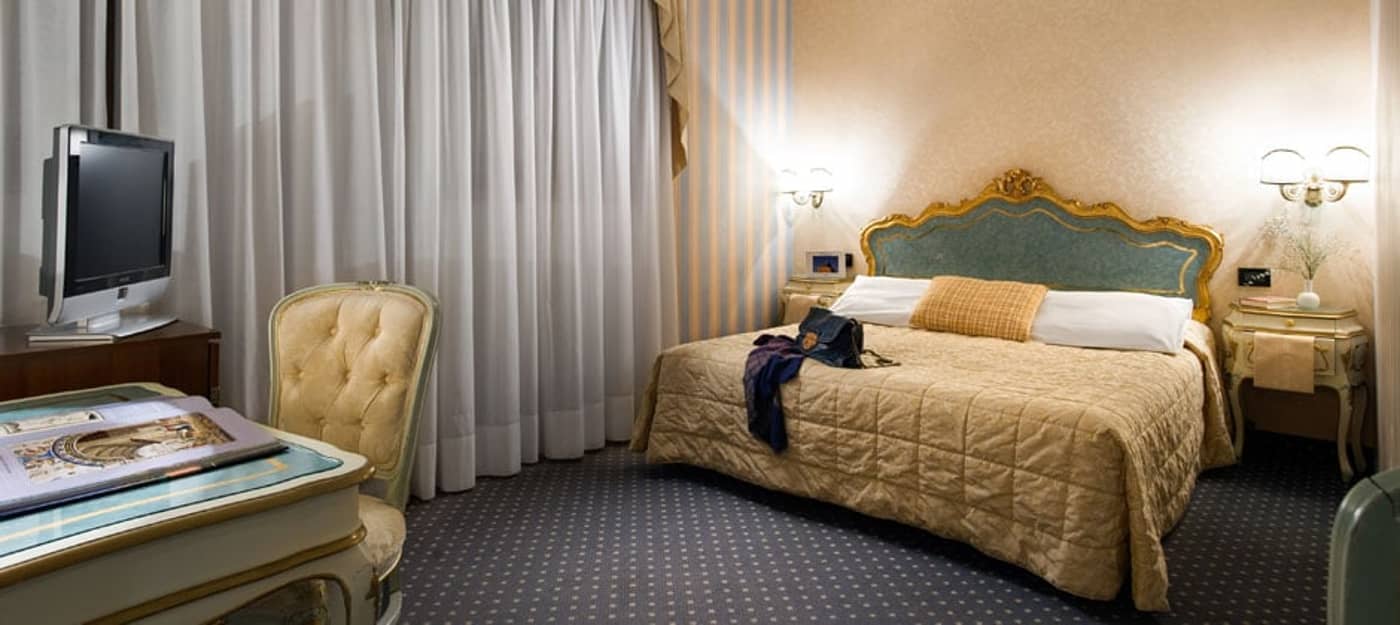 Carlton-on-the-Grand-Canal-Room-21