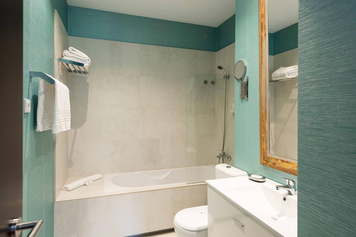 Alfama---Lisbon-Lounge-Suites-Room-76