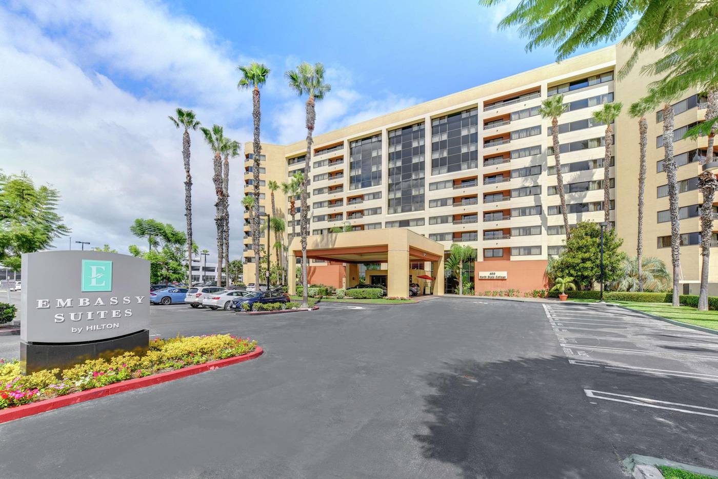 Embassy-Suites-by-Hilton-Anaheim-Orange-General-view-5