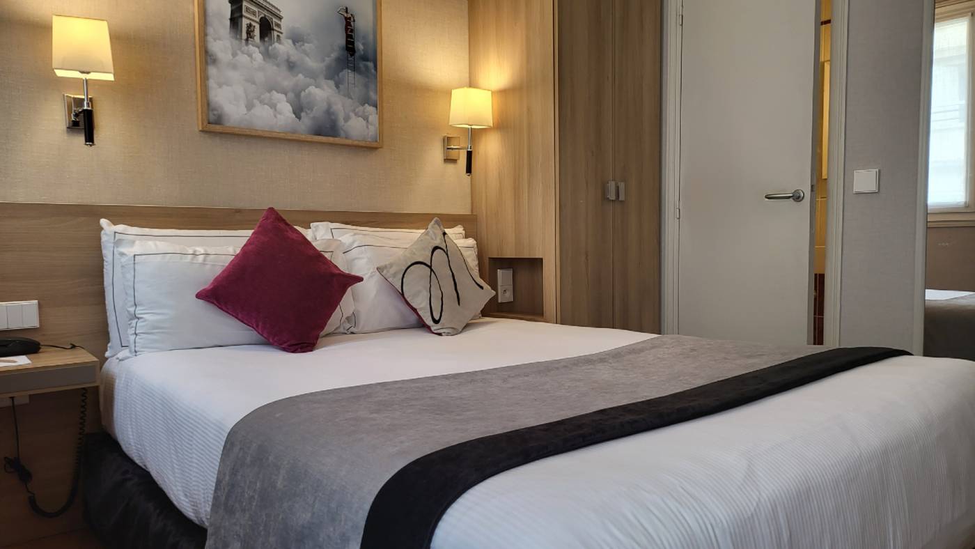 Magda-Champs-Elysees-Room-15