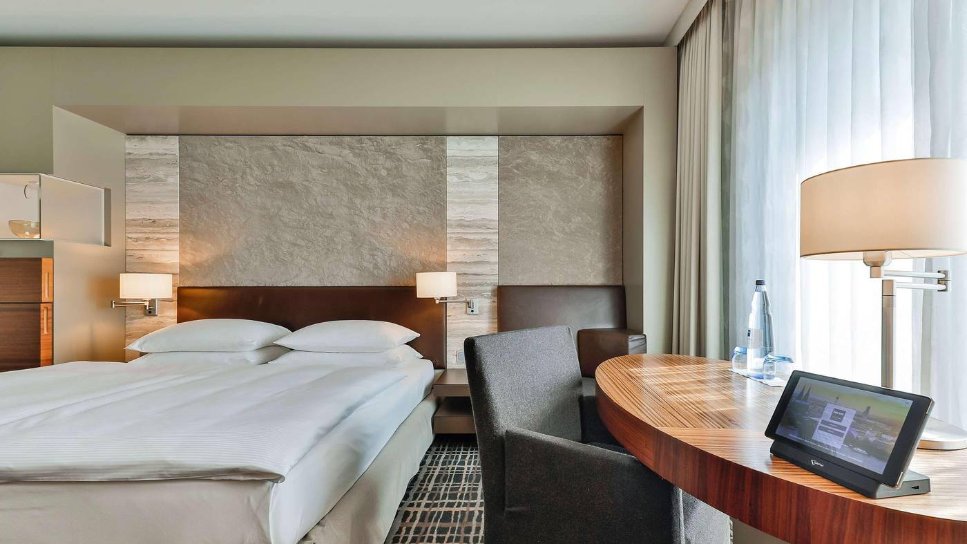 Dorint-Hotel-am-Heumarkt-Koln-Room-7