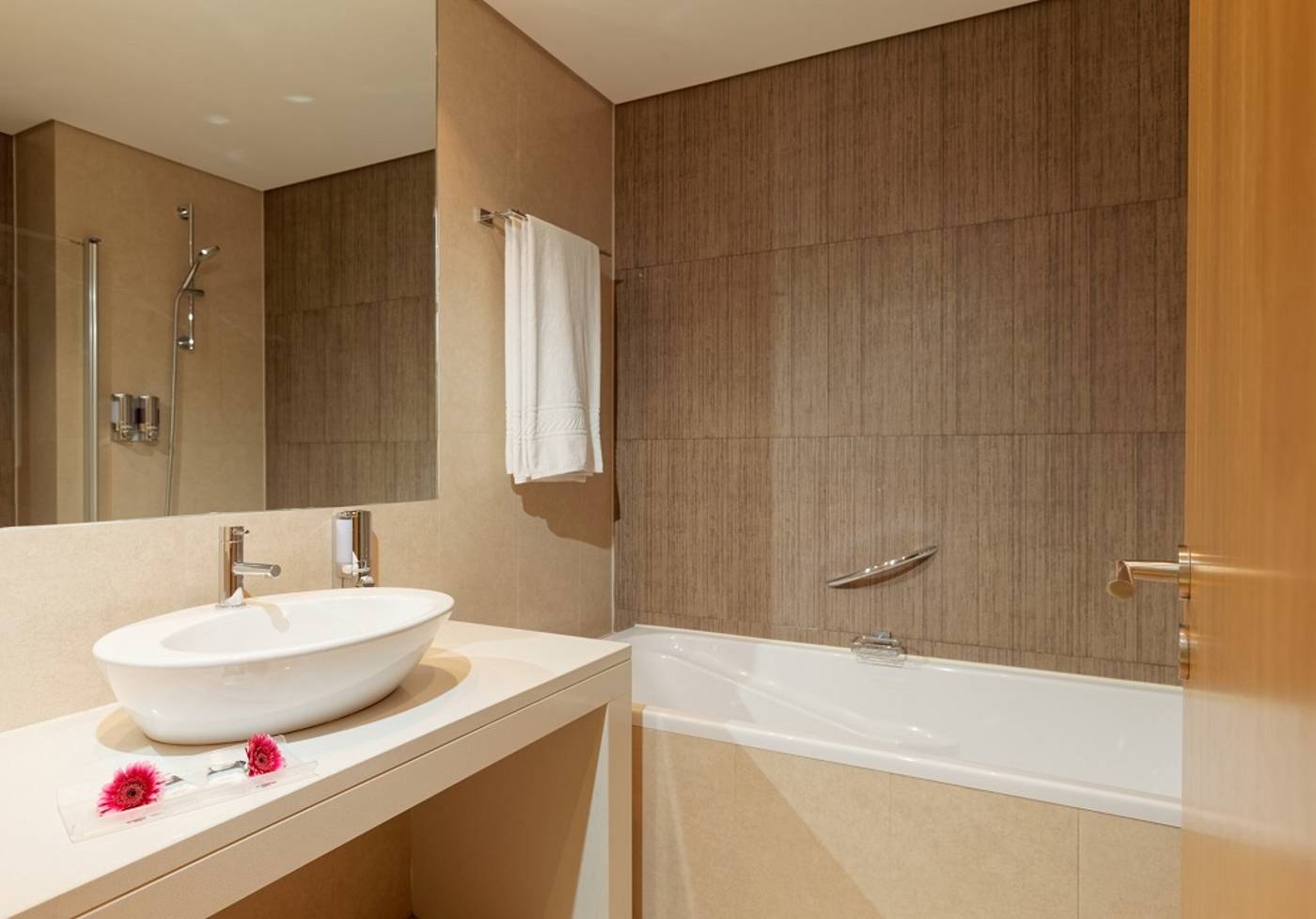 Mercure-Lisboa-Almada-Hotel-General-view-32