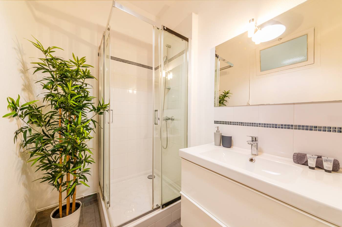 Residence-Bergere---Apartments-Room-67