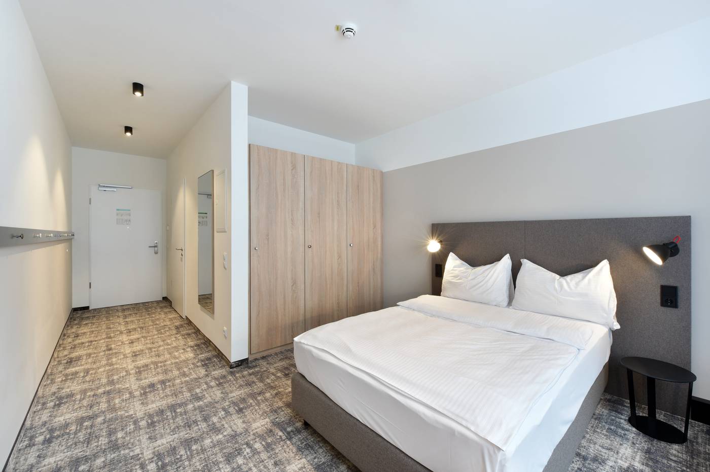 Wyndham-Garden-Munich-Messe-Hotel-Room-10